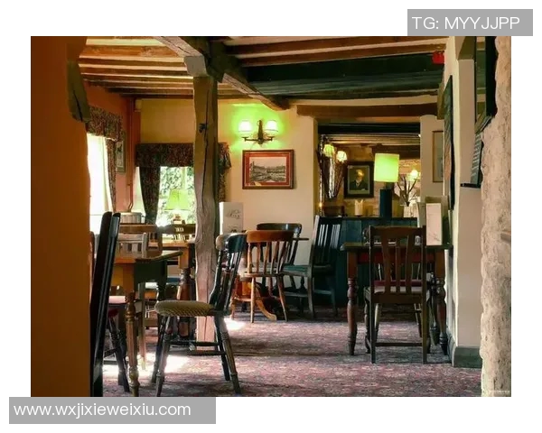 当代足球球星深夜齐聚小镇酒馆畅谈绿茵往事